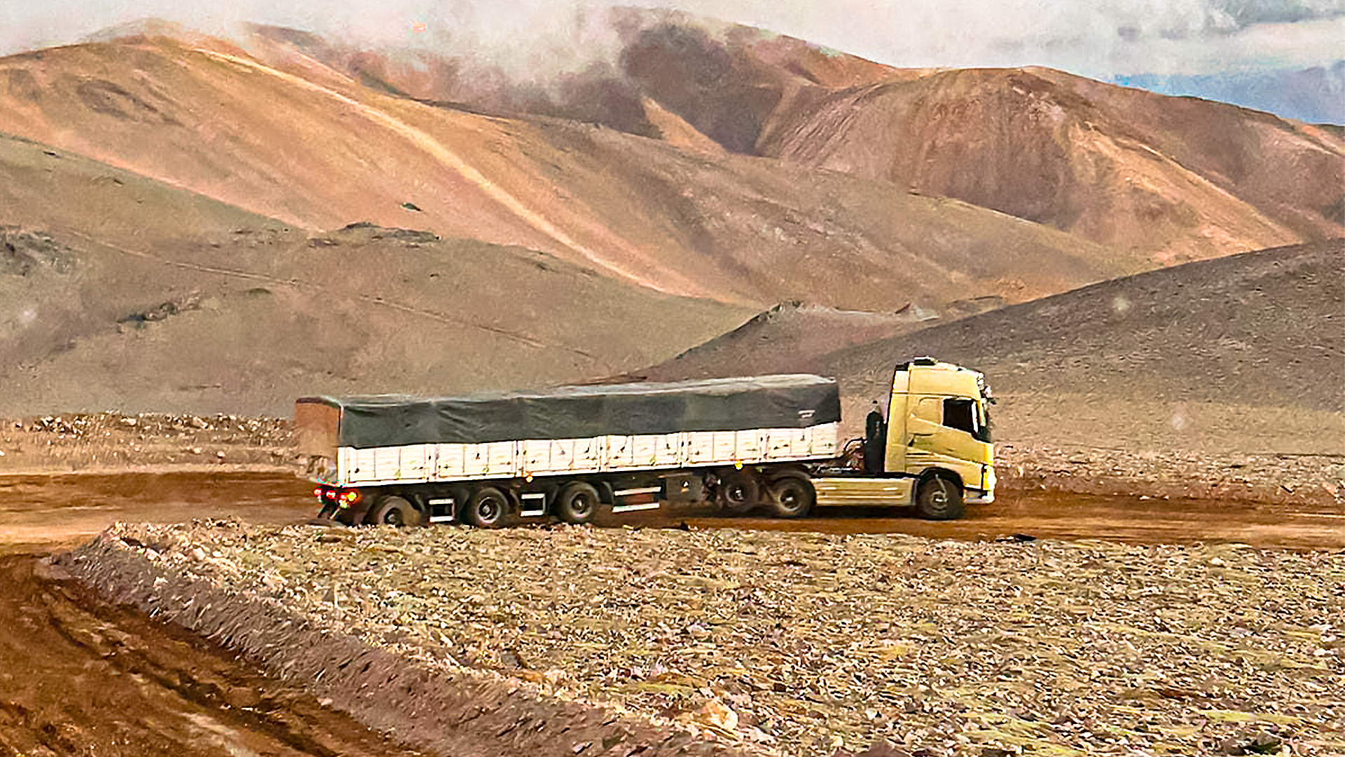 TRANSPORTE BELEN SRL EN CAMINO A LAS MINAS