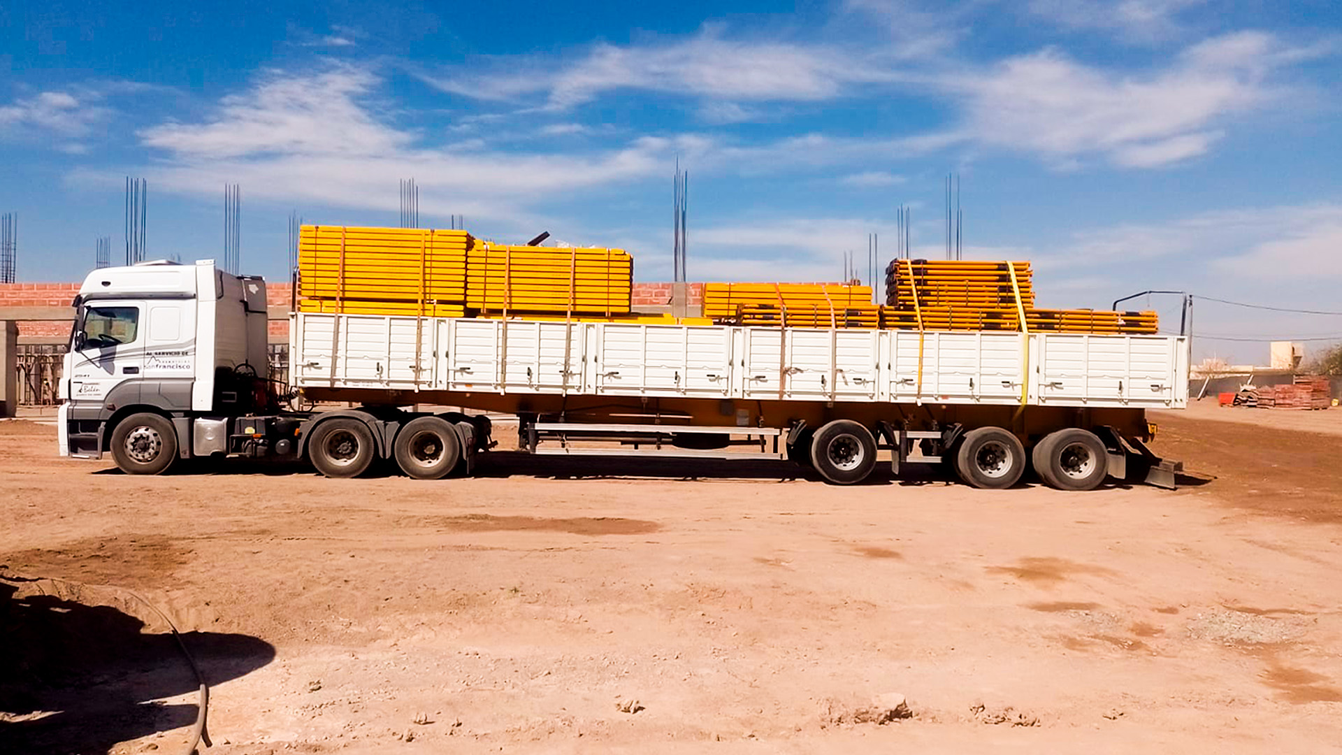 TRANSPORTANDO CAÑOS