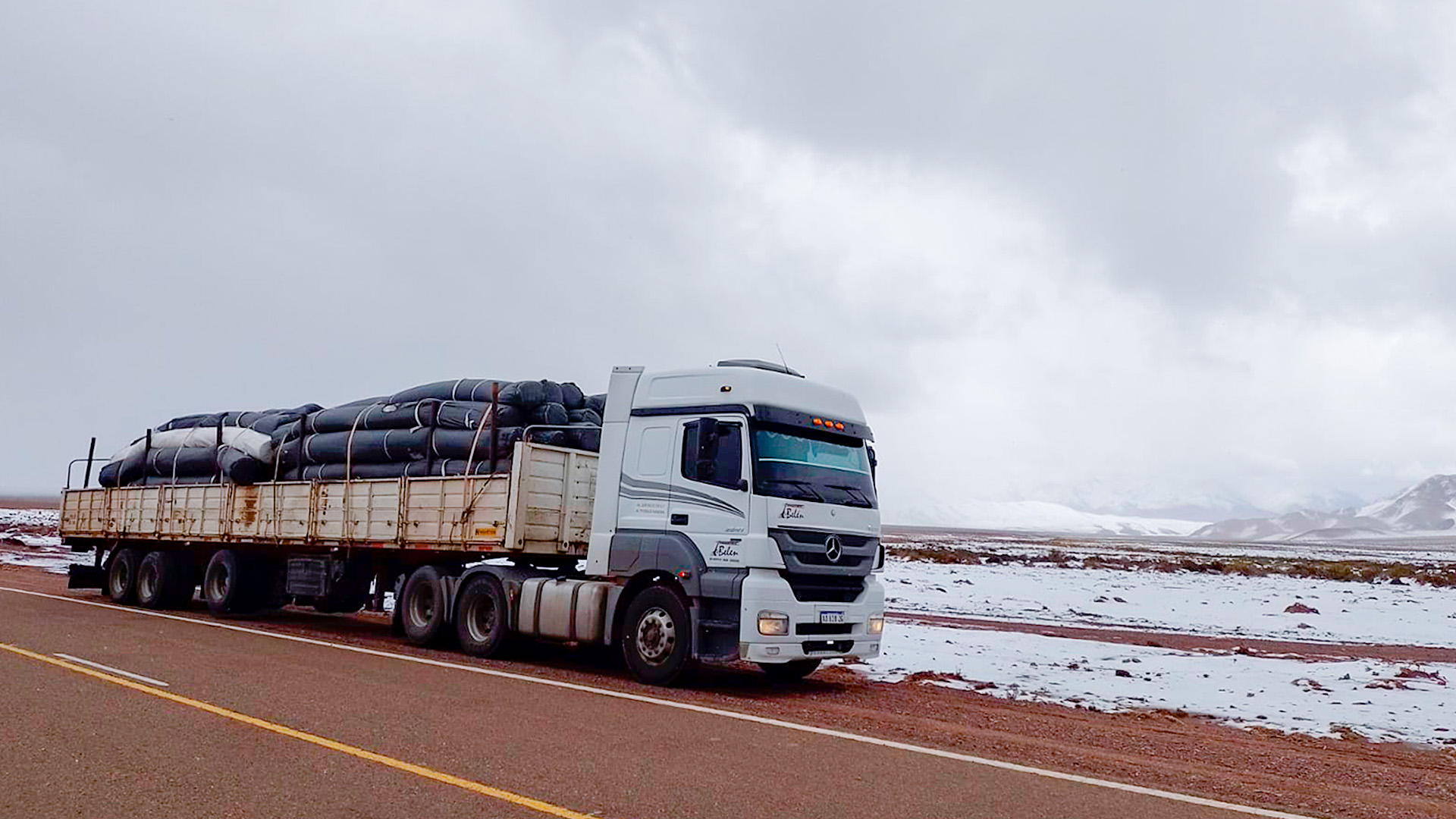 TRANSPORTANDO ROLLOS DE MEMBRANA TRANSPORTE BELEN