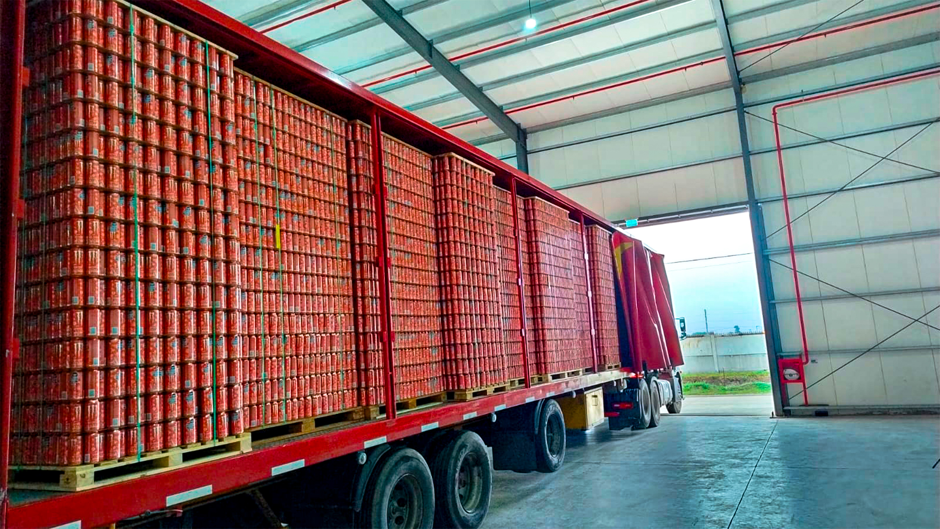 TRANSPORTE BELEN SRL SAIDER CON LATAS DE COCA COLA